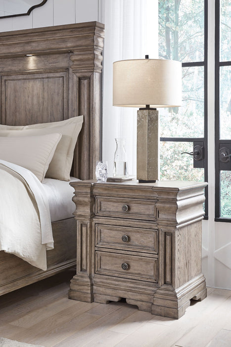 Blairhurst - Three Drawer Night Stand - Light Grayish Brown